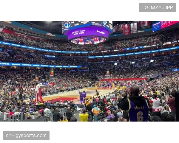 通讯：守护者队主场更名后的首个开幕日，球迷的复杂情感